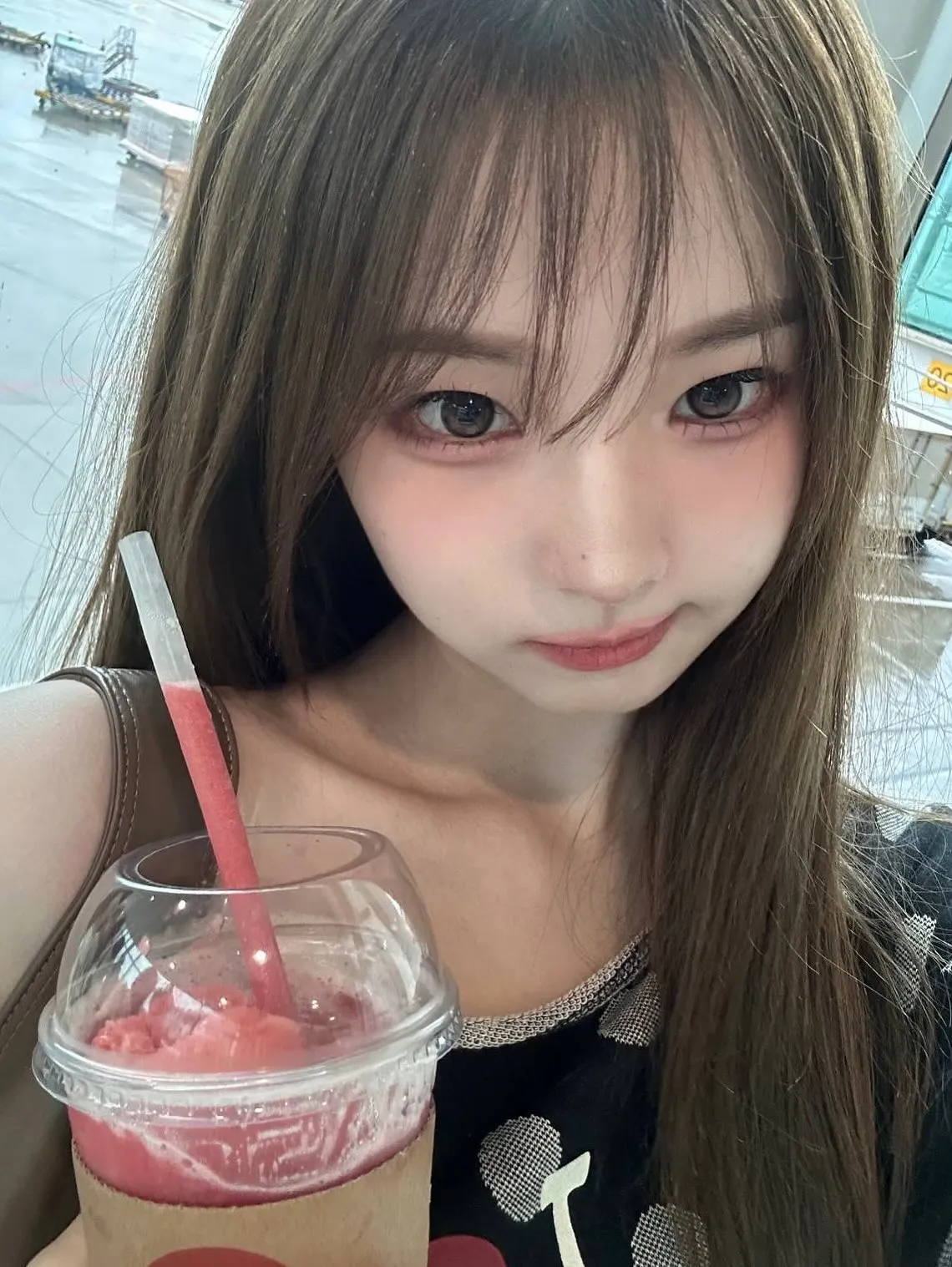 50대 남성이 쓴 글의 공격적인 표현을 한마디로 부드럽게 바꾼 사례를 보여주는 이미지